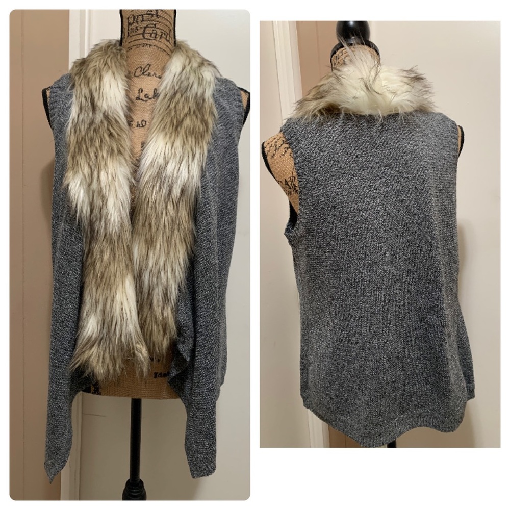 Skies Are Blue Womens Faux Fur Lines Sweater Vest
